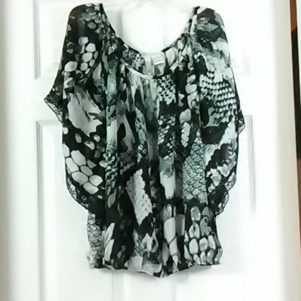 Sami + Jo womens blouse